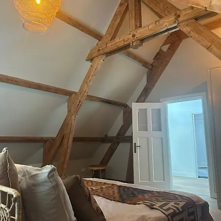 Cosy Close To The And Centre Hotel