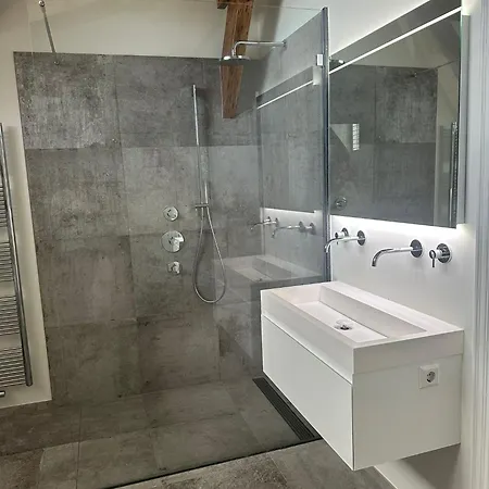 Cosy Close To The And Centre Hotel